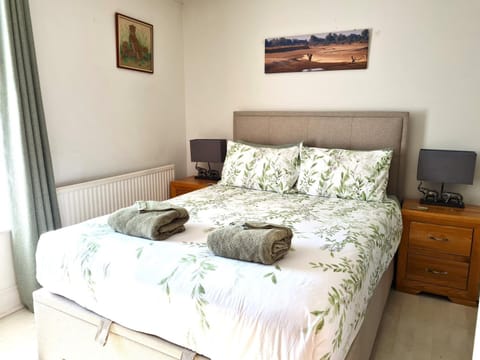 Elephant Sanctuary nr City w Garden & Parking Vacation rental in Salisbury