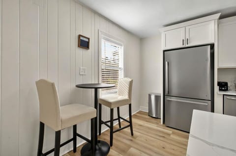 It's A Vibe- less than 10mins Capital,Hospitals,FAMU,&FSU House in Tallahassee