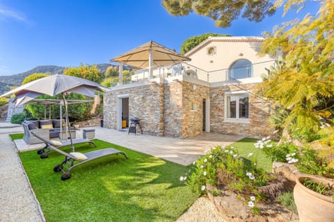 Property building, Patio, BBQ facilities, Garden, Balcony/Terrace, Garden view, sunbed