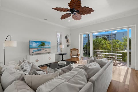 Blue View by Sun Palace Vacations House in Estero Island