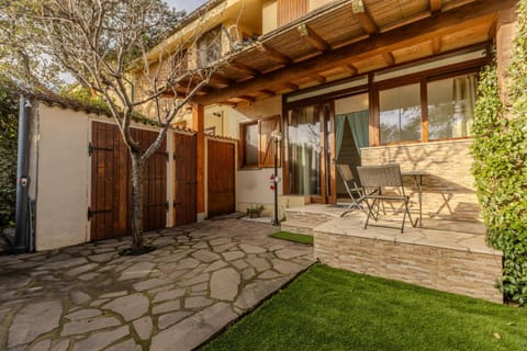 Property building, Patio, Spring, Day, Garden, View (from property/room), Balcony/Terrace, Garden view