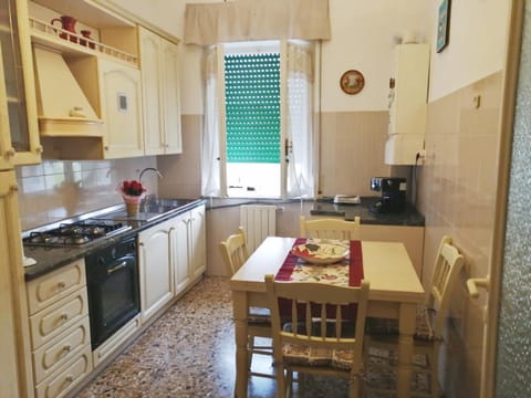 Kitchen or kitchenette, Dining area, dishwasher, oven, stove