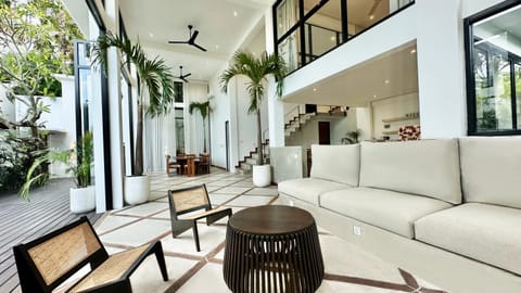 Villa Daya Canggu - 5 Mins to Beach, Rooftop Cinema and Private Cook Villa in North Kuta