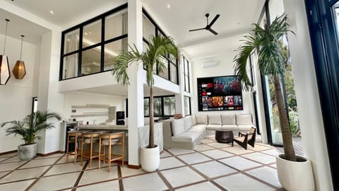 Villa Daya Canggu - 5 Mins to Beach, Rooftop Cinema and Private Cook Villa in North Kuta