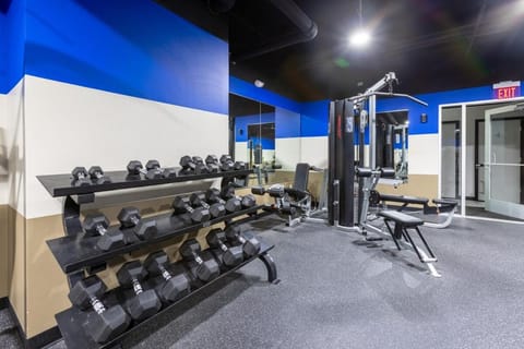 King Bed - Heart of PB - Jaw-Dropping Rooftop and Gym Apartment in Pittsburgh