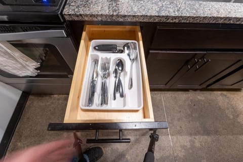 King Bed - Heart of PB - Jaw-Dropping Rooftop and Gym Apartment in Pittsburgh