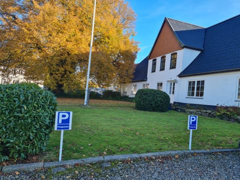 Property building, Parking
