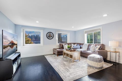 Lakefront cottage with AC House in Federal Way