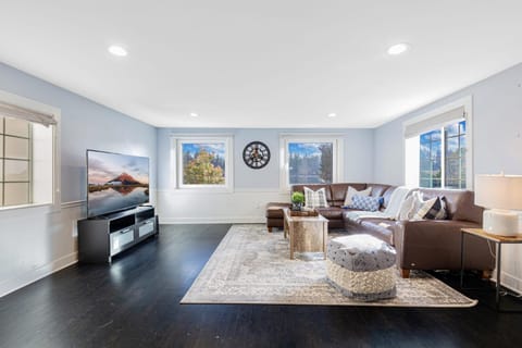 Lakefront cottage with AC House in Federal Way