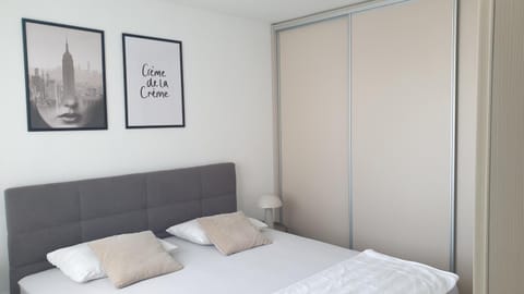 Bed, Bedroom, wardrobe