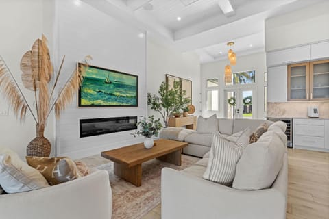 Gulf Coast Luxury Getaway House in Naples Park