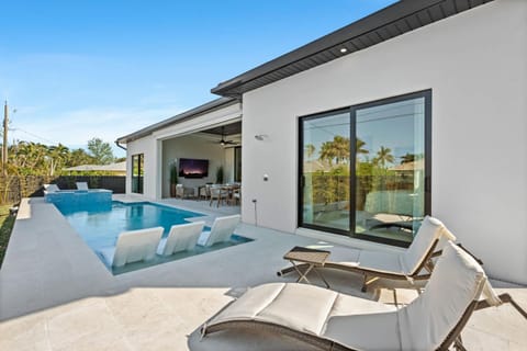 Gulf Coast Luxury Getaway House in Naples Park