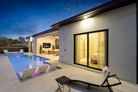 Gulf Coast Luxury Getaway House in Naples Park