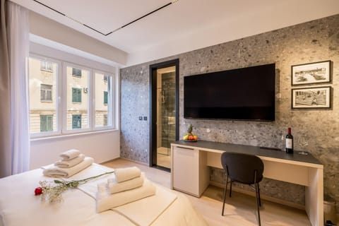 Communal lounge/ TV room, TV and multimedia, Living room, Seating area, Evening entertainment