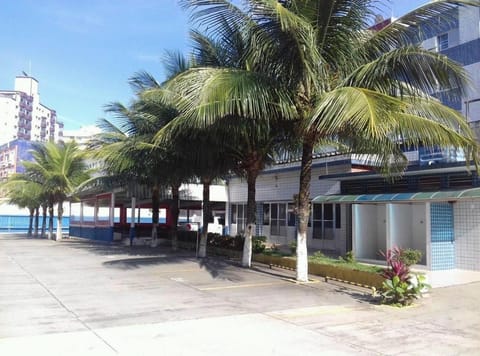 Shower, Property building, Bathroom, Parking