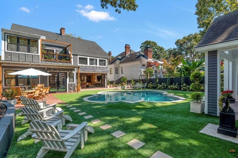 Property building, Patio, Garden, Garden, Pool view, Swimming pool, sunbed