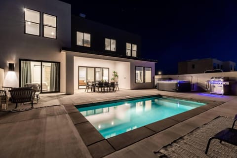 Poolside Retreat for 20 Spa Rooftop Fire House in Washington