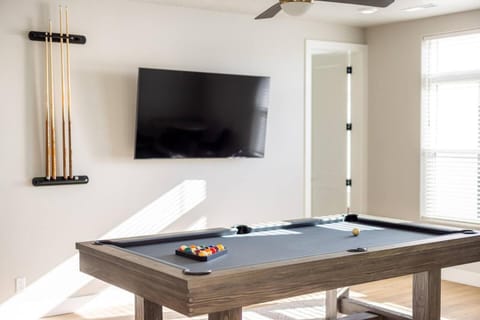 Poolside Retreat for 20 Spa Rooftop Fire House in Washington