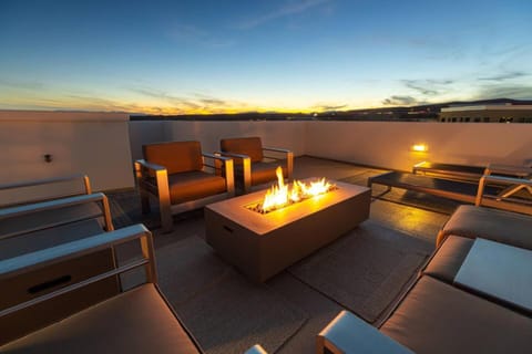 Poolside Retreat for 20 Spa Rooftop Fire House in Washington