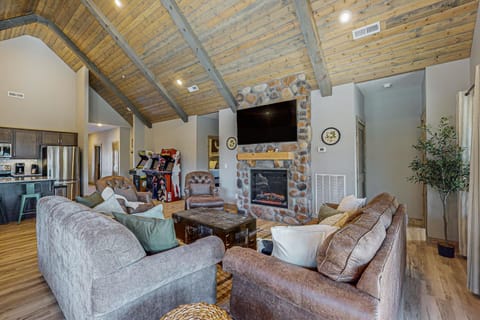 Cozy Cove Lodge House in Branson