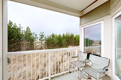 Peaceful Harbor Apartment in Long Beach