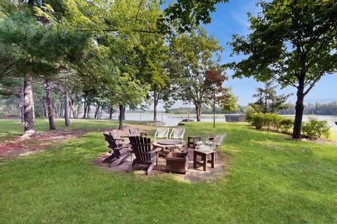 The Lake House House in Castle Rock Lake