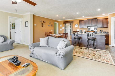 Near Hiking! Mtn-View Midway Home with Deck House in Cherokee Reservoir