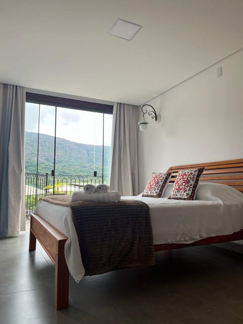 Bedroom, Mountain view