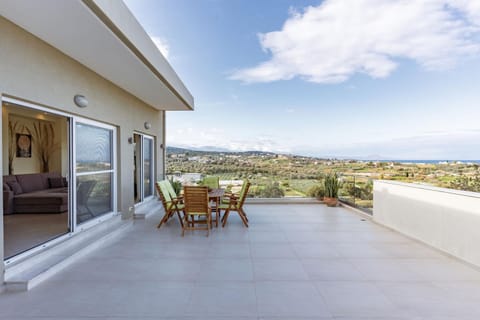 Property building, Day, Natural landscape, View (from property/room), Balcony/Terrace, Balcony/Terrace, Seating area, Dining area, Mountain view, Sea view