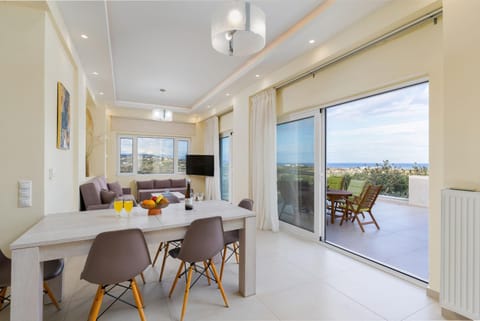 Communal lounge/ TV room, TV and multimedia, View (from property/room), Living room, Seating area, Dining area