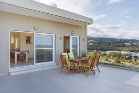 Property building, Natural landscape, View (from property/room), Balcony/Terrace, Balcony/Terrace, Dining area