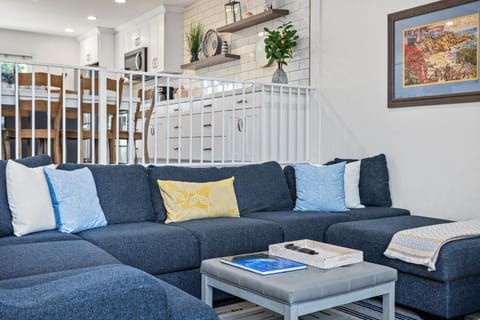 Live in the Sunshine-DMBC148N House in Solana Beach