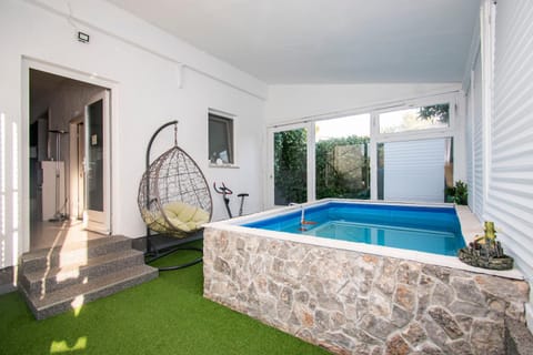 Property building, Swimming pool