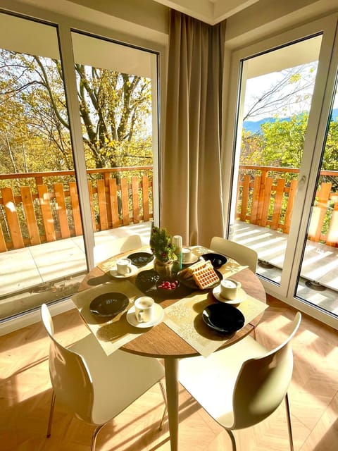 Day, View (from property/room), Balcony/Terrace, Living room, Food and drinks, Seating area, Dining area, Food