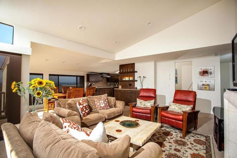 Paradise Awaits - SUR182 House in Solana Beach