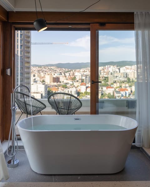 Hot Tub, City view