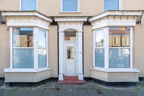 Property building, Facade/entrance, Day