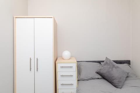 Bed, Photo of the whole room, Bedroom, wardrobe