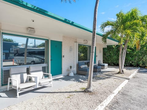 Property building, Day, Seating area