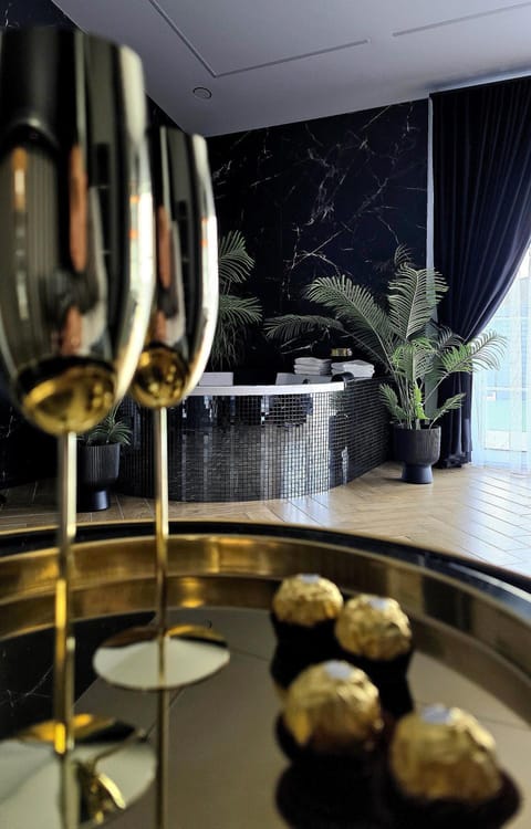 Hot Tub, Living room