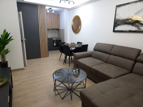 TV and multimedia, Kitchen or kitchenette, Living room, Seating area, Dining area