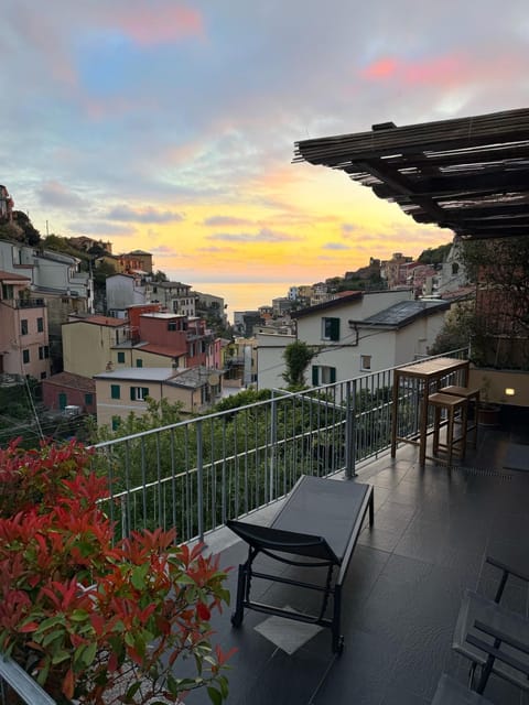 View (from property/room), Balcony/Terrace, City view, Sunrise