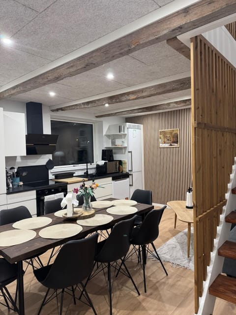 The Wild Swan - Big house with many beds in Odense - Free Parking Apartment in Region of Southern Denmark