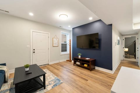 Charming Chicago Apt Apartment in Lower West Side