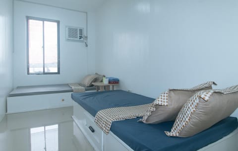 Photo of the whole room, Bedroom, air conditioner