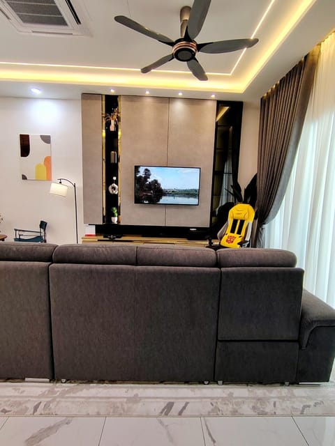 Communal lounge/ TV room, TV and multimedia, Living room, Seating area, fireplace, air conditioner