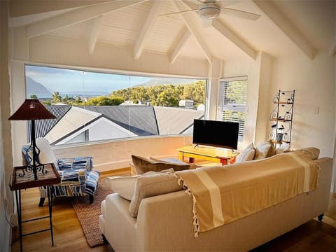 Macey Stay - The Boardwalk Hout Bay Apartment in Cape Town