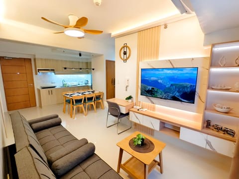 Communal lounge/ TV room, TV and multimedia, Kitchen or kitchenette, Living room, Seating area, Dining area, Evening entertainment