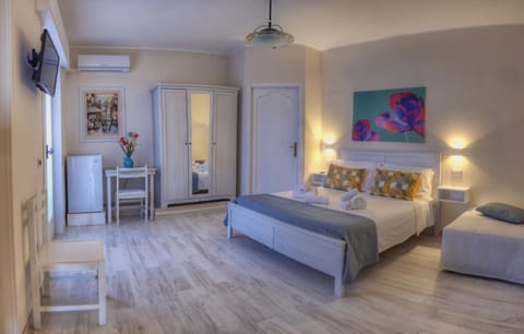 Shower, Toilet, Staff, Bathroom, TV and multimedia, Balcony/Terrace, Bedroom, Continental breakfast, Buffet breakfast, Italian breakfast