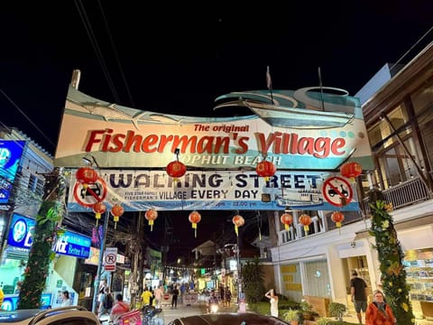 Night, Neighbourhood, Evening entertainment, Street view, Location
